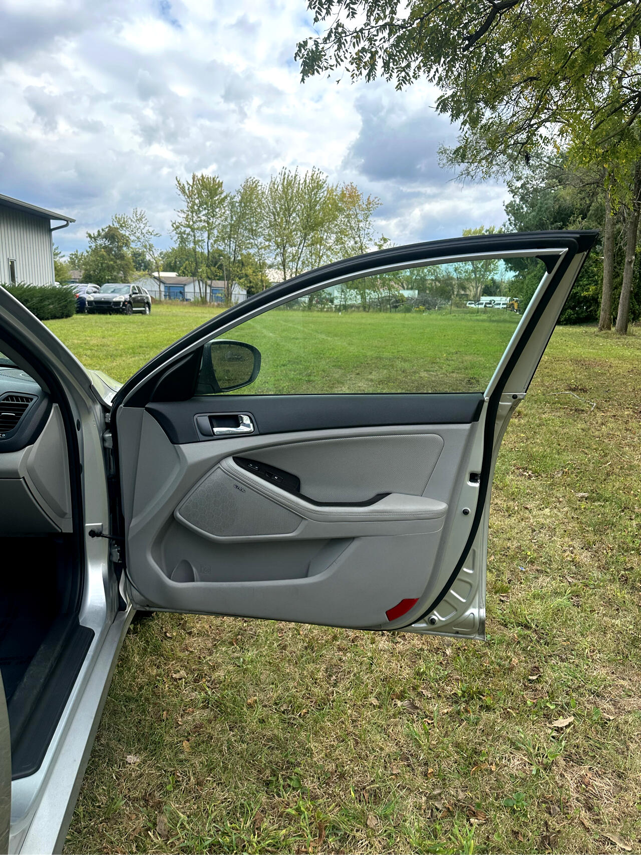 Vehicle image 18 of 33
