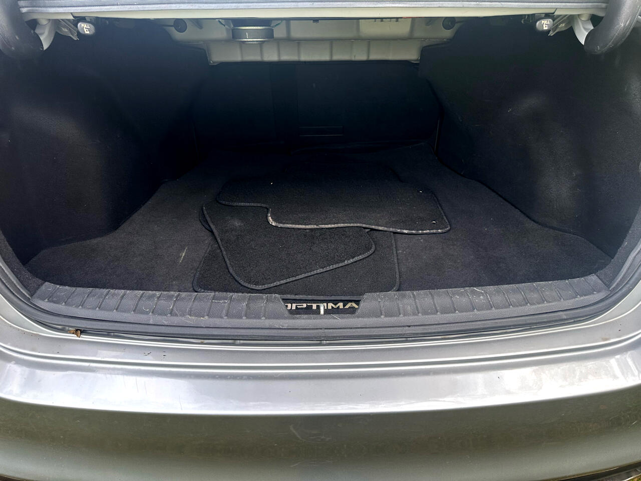 Vehicle image 17 of 33