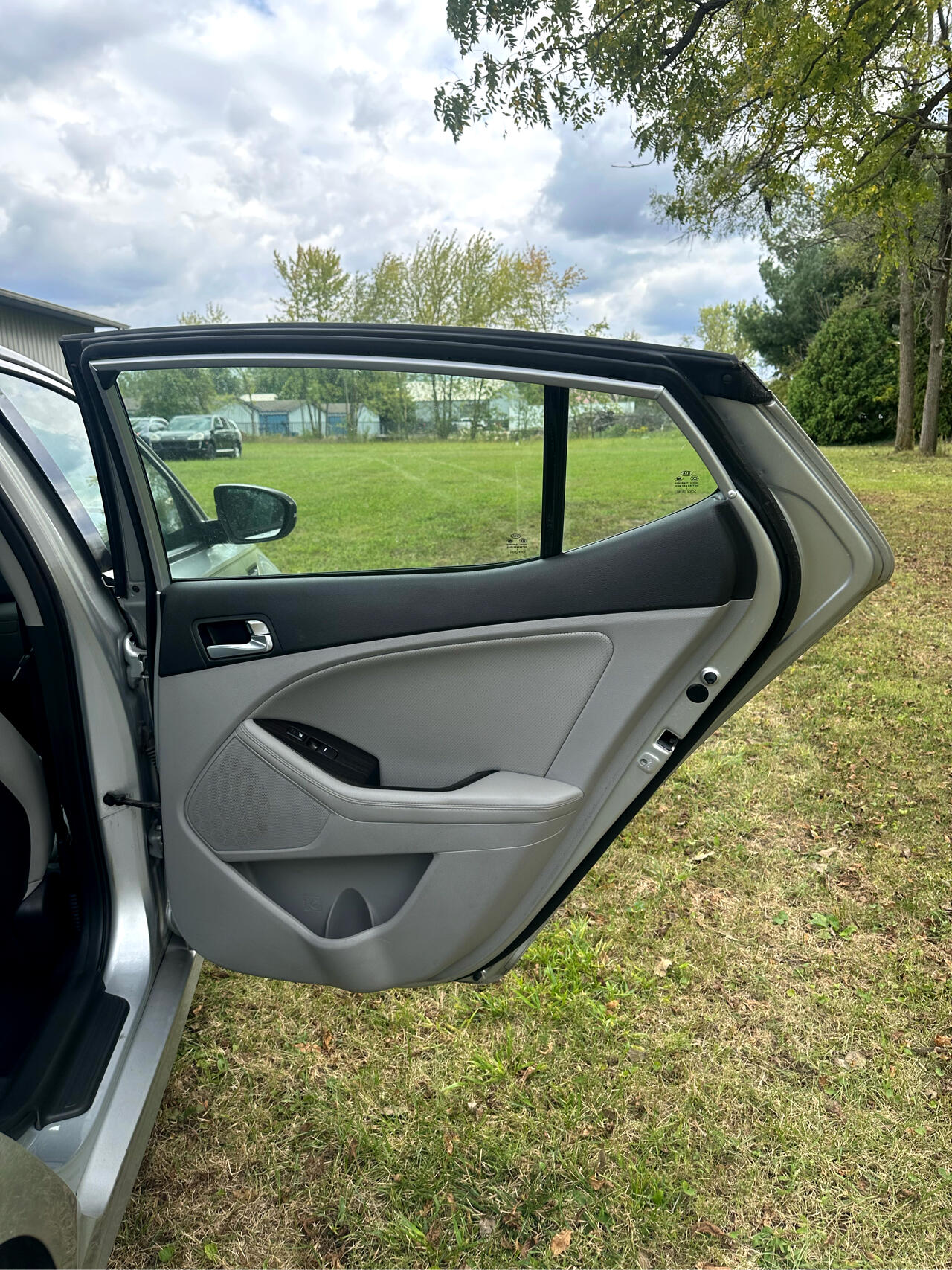 Vehicle image 21 of 33