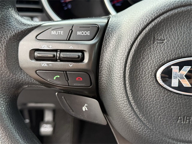 Vehicle image 17 of 21