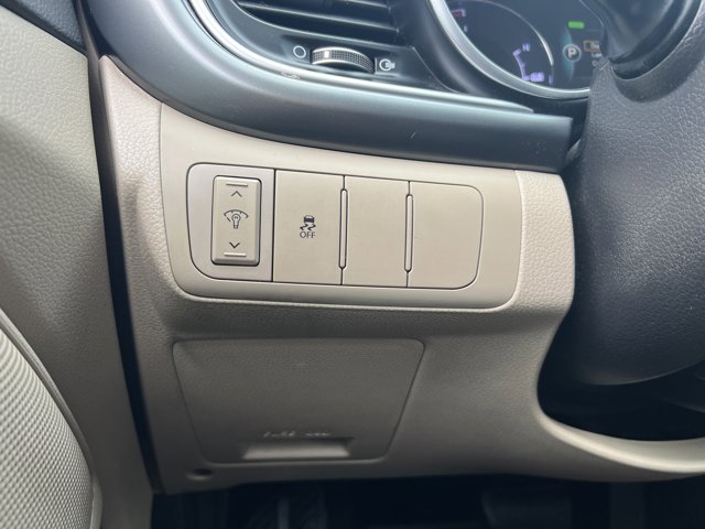 Vehicle image 16 of 33