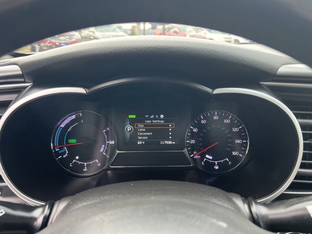 Vehicle image 17 of 33