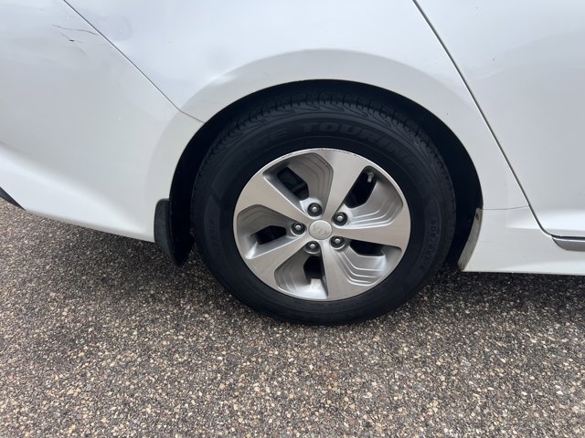 Vehicle image 9 of 33