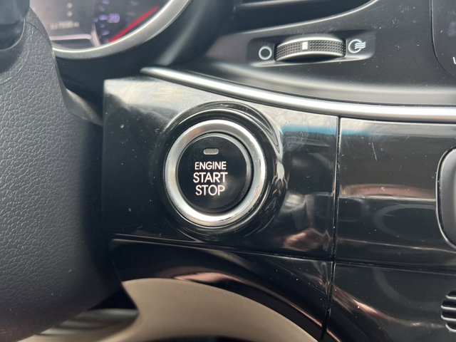 Vehicle image 23 of 33