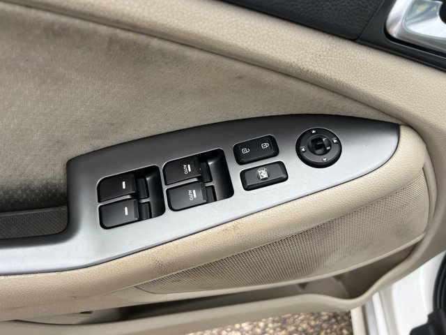 Vehicle image 14 of 33