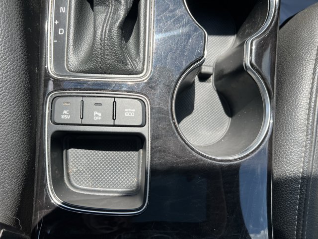 Vehicle image 25 of 31