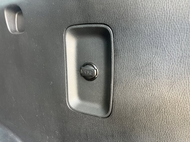 Vehicle image 20 of 31