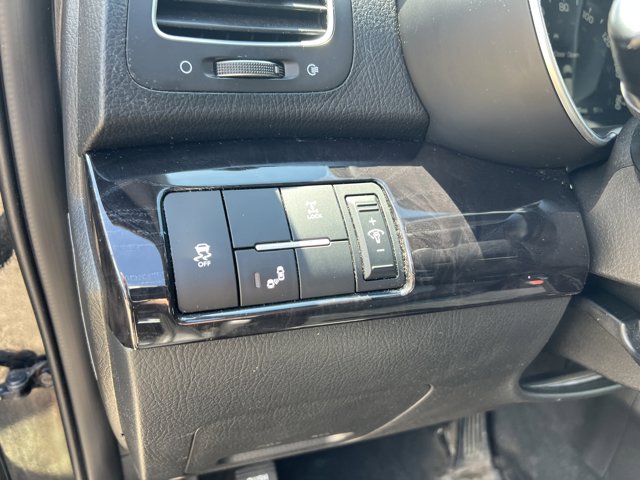 Vehicle image 23 of 31