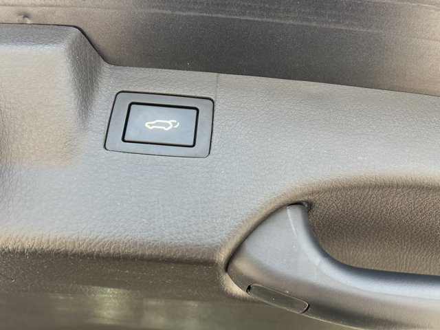 Vehicle image 24 of 31