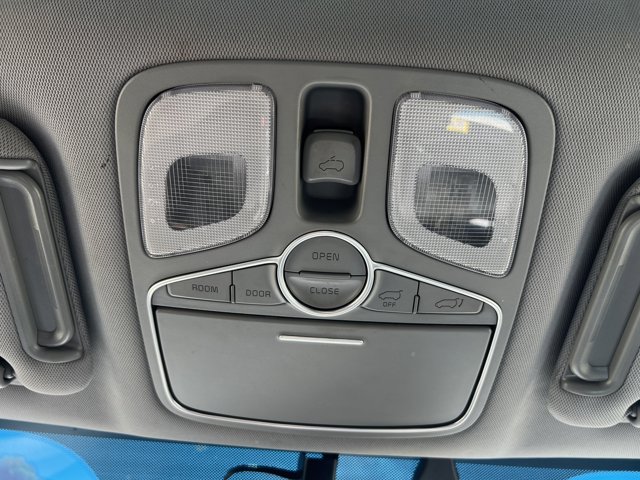 Vehicle image 28 of 31