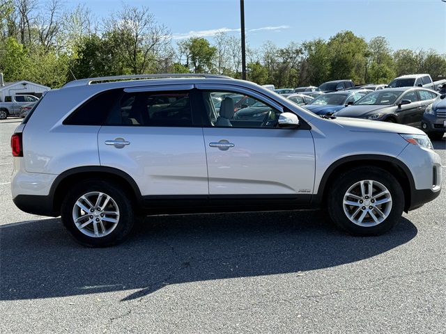 Vehicle image 4 of 21
