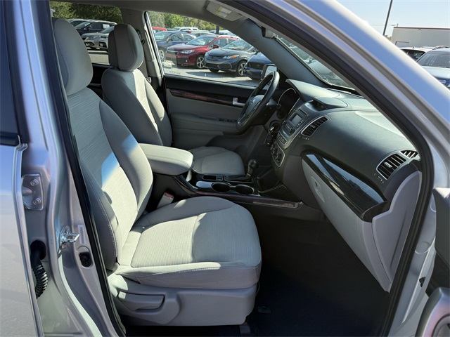 Vehicle image 10 of 21
