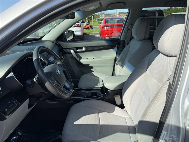 Vehicle image 14 of 21