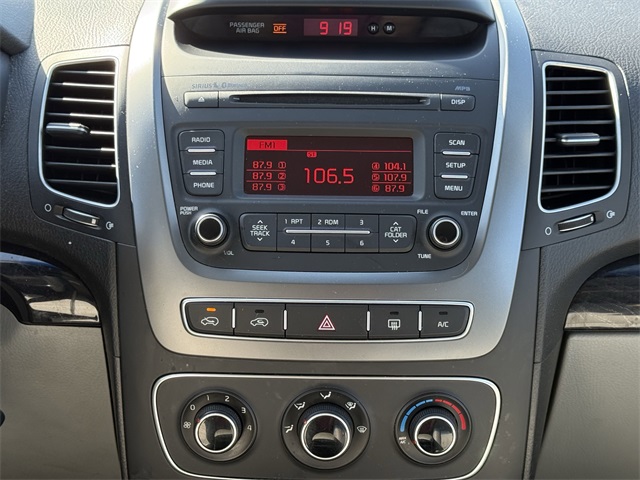 Vehicle image 16 of 21