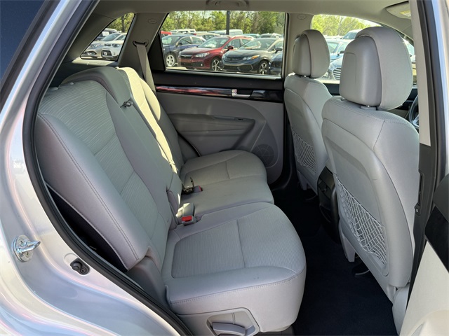 Vehicle image 11 of 21