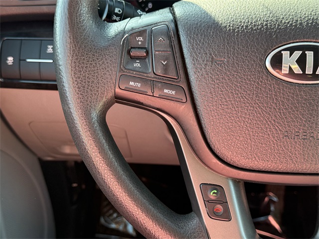 Vehicle image 19 of 21