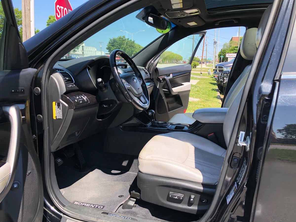 Vehicle image 7 of 12