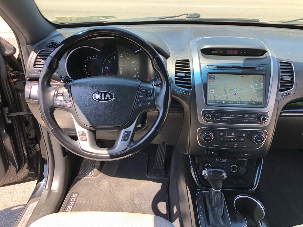 Vehicle image 10 of 12