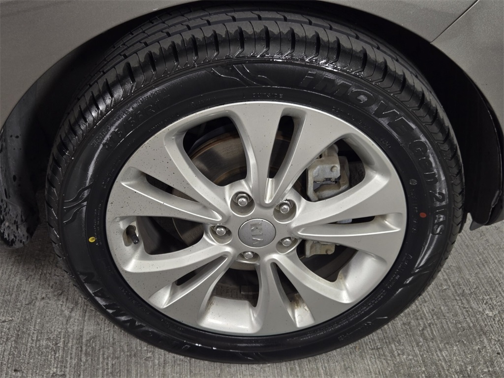 Vehicle image 10 of 31