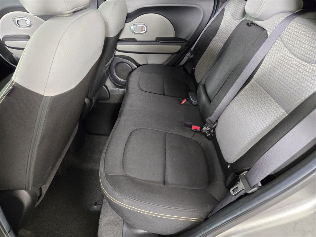 Vehicle image 14 of 31