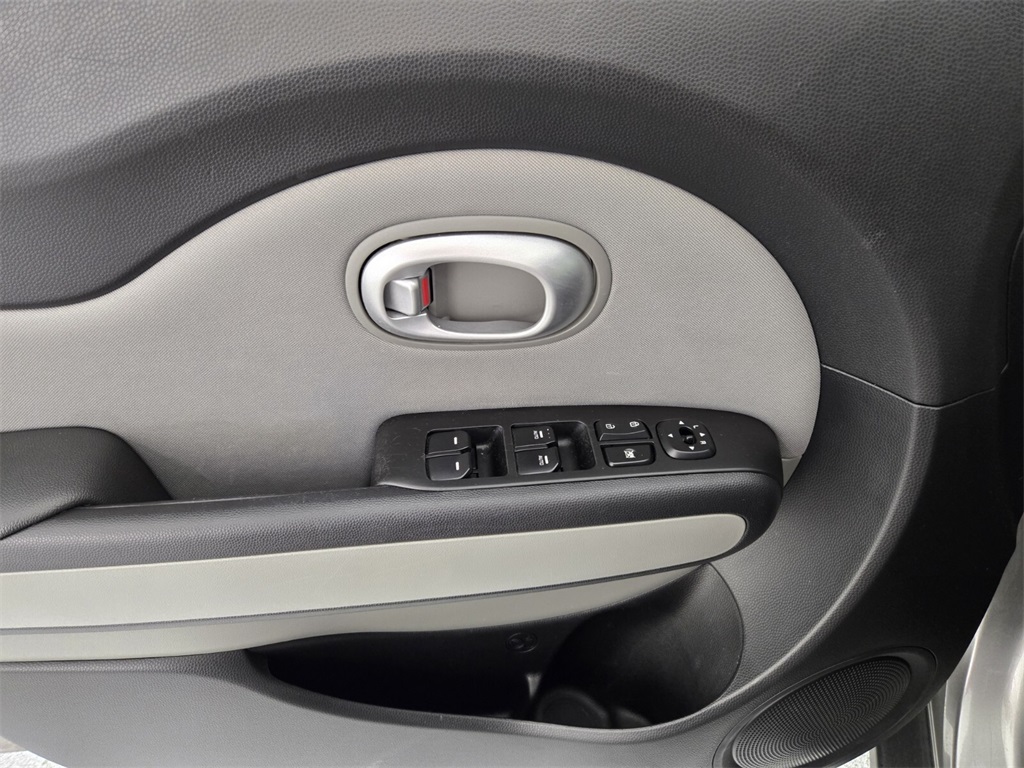 Vehicle image 22 of 31