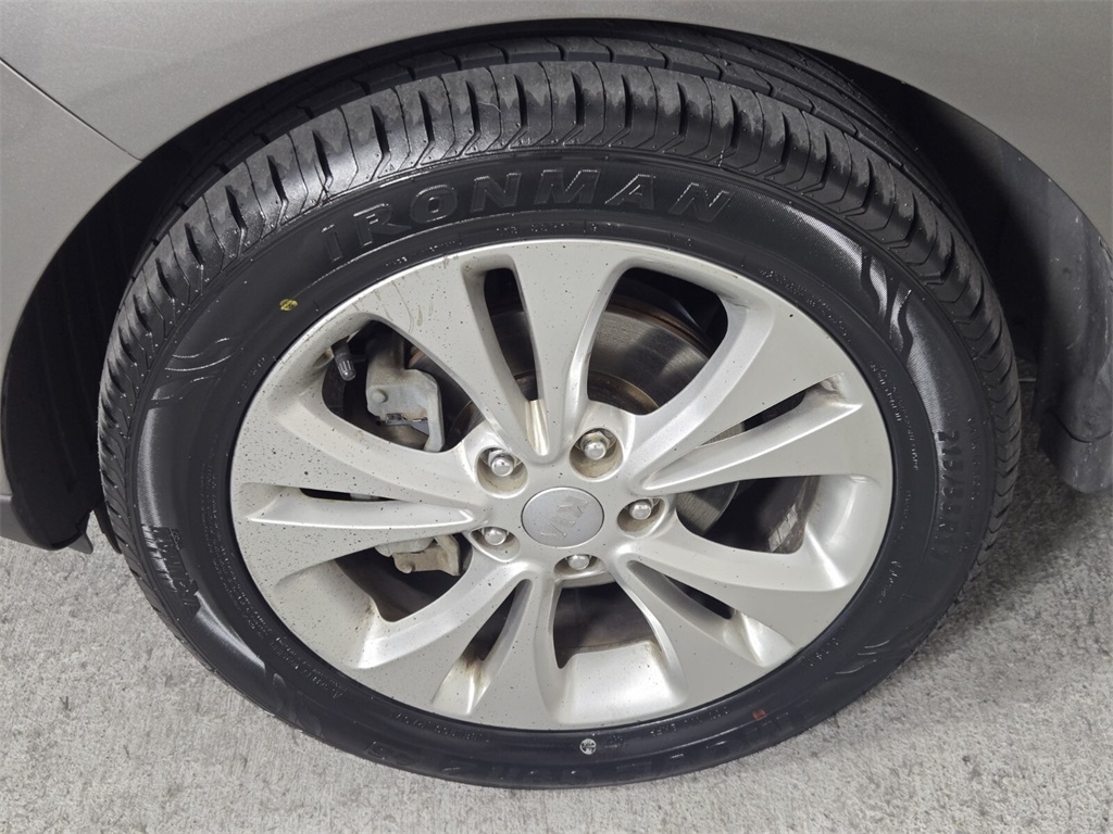 Vehicle image 11 of 31
