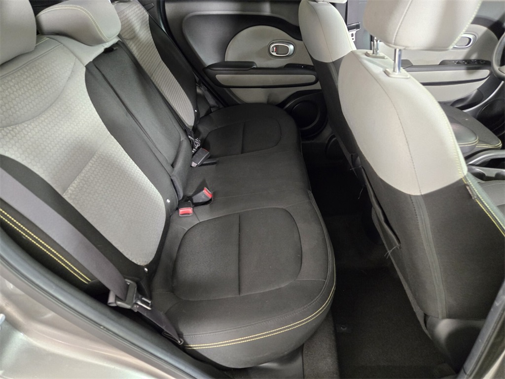Vehicle image 17 of 31