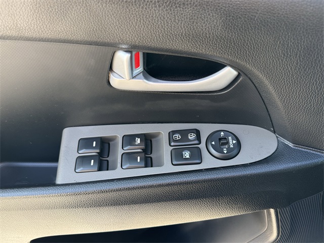 Vehicle image 17 of 22