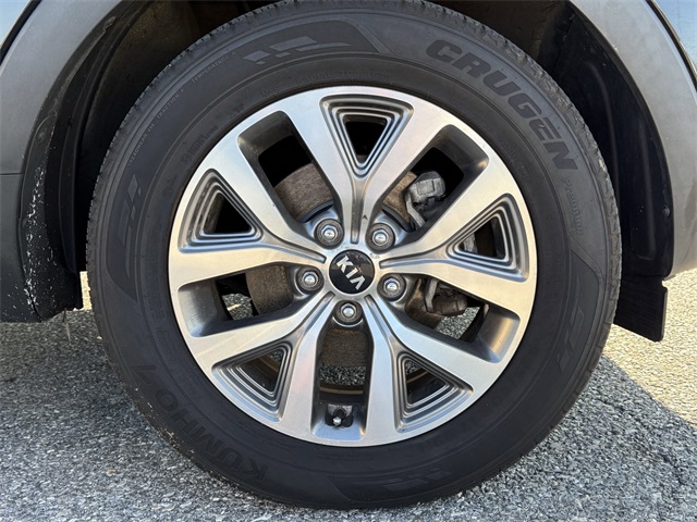 Vehicle image 9 of 22