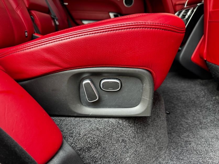 Vehicle image 31 of 49