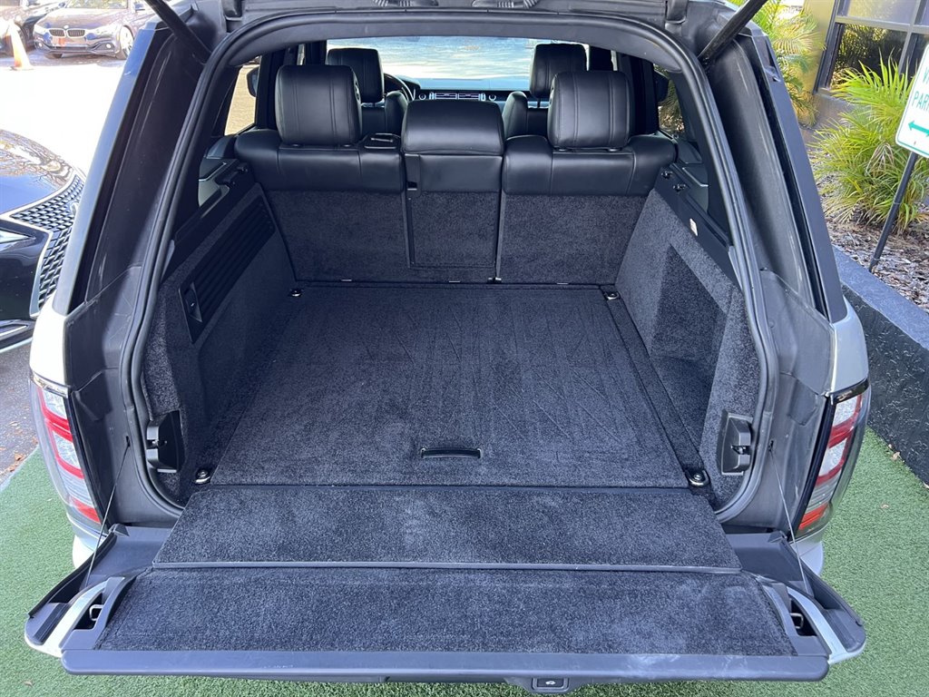 Vehicle image 33 of 34
