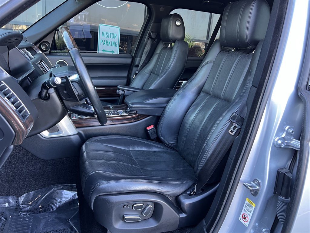 Vehicle image 10 of 34