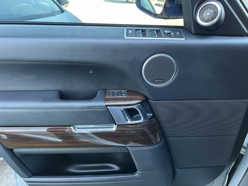 Vehicle image 28 of 34