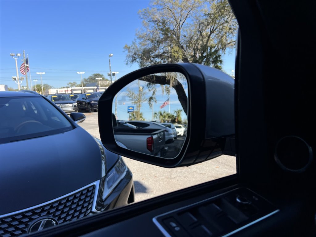 Vehicle image 31 of 34
