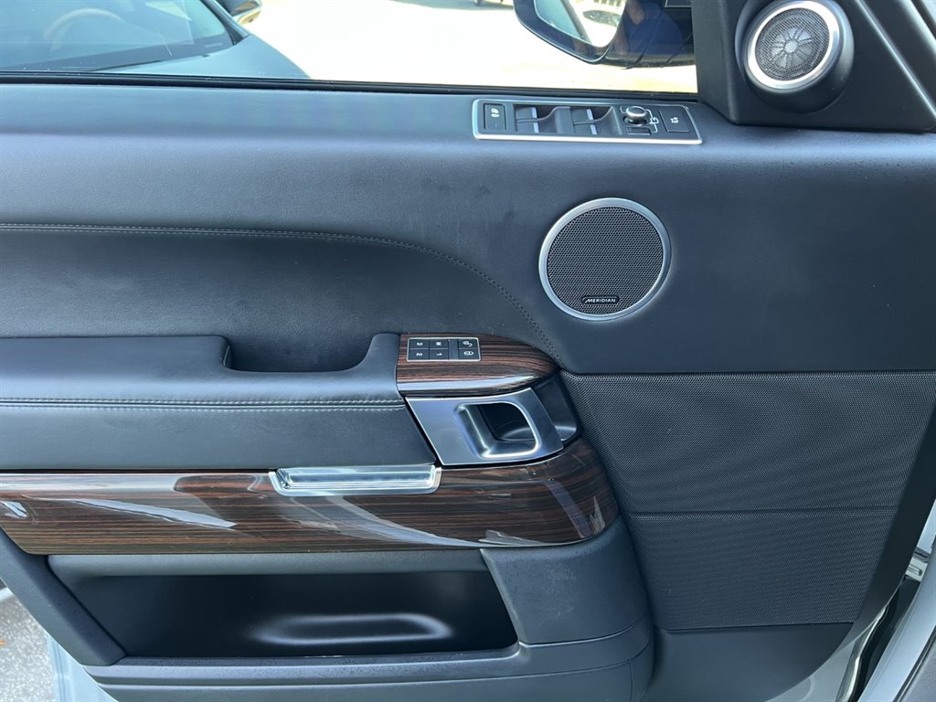 Vehicle image 29 of 34