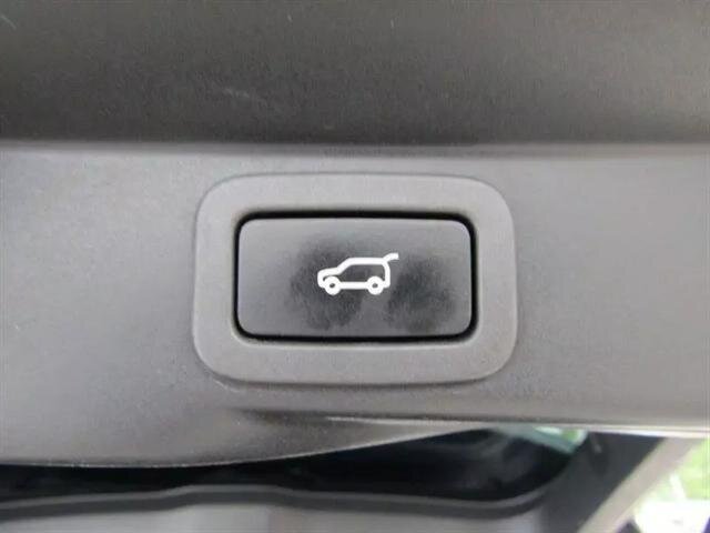 Vehicle image 33 of 50