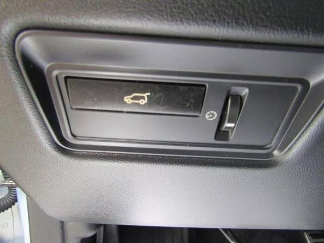 Vehicle image 37 of 50