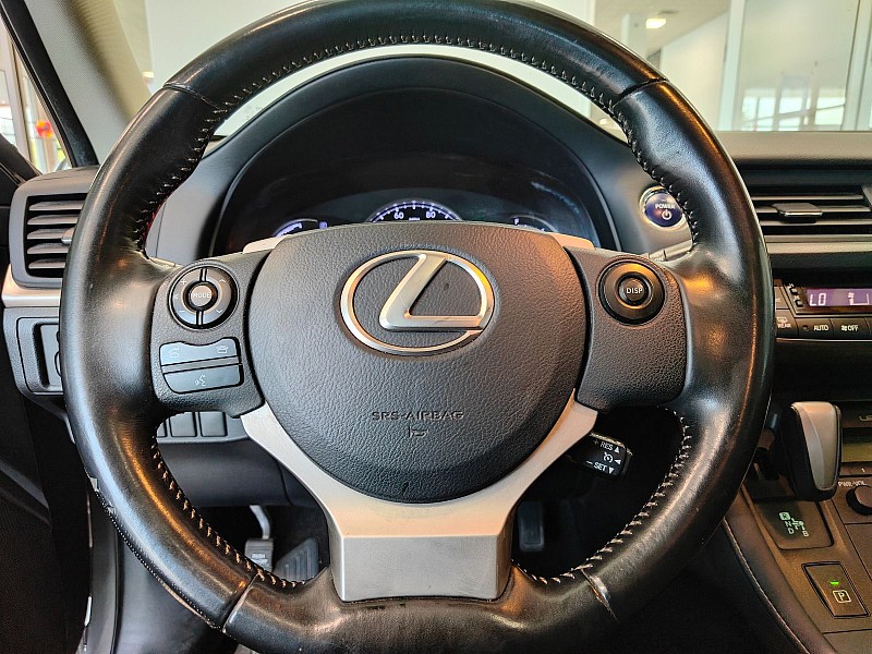 2015 Lexus CT Hybrid 200h Image 16 of 29