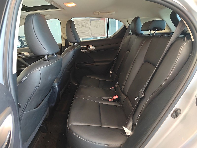 2015 Lexus CT Hybrid 200h Image 12 of 29