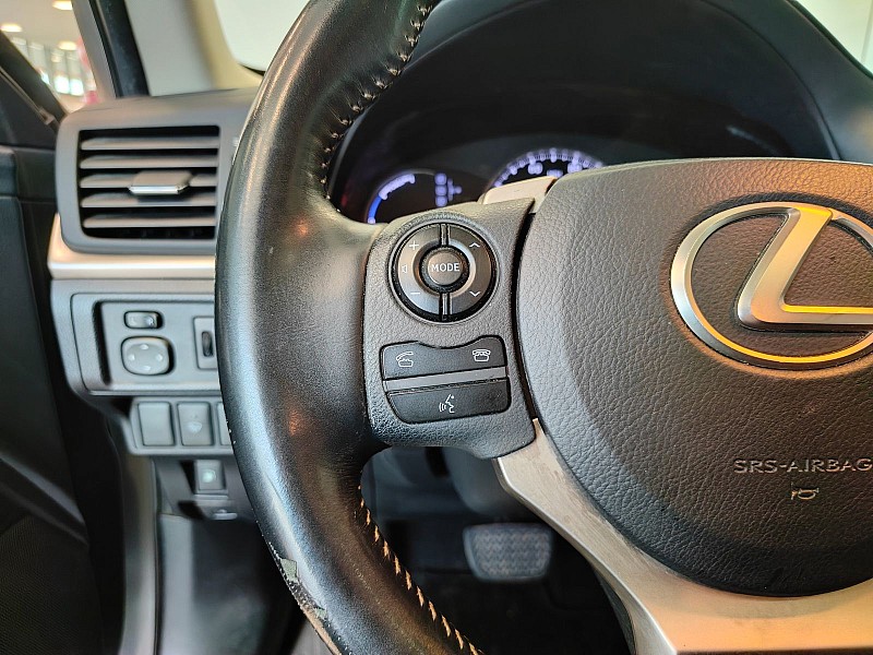 2015 Lexus CT Hybrid 200h Image 15 of 29