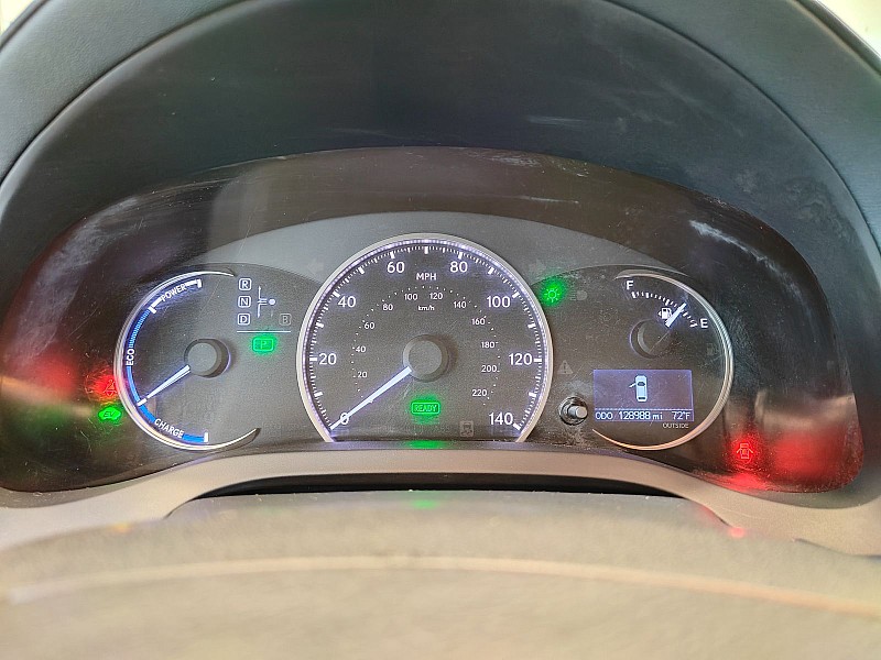 2015 Lexus CT Hybrid 200h Image 18 of 29