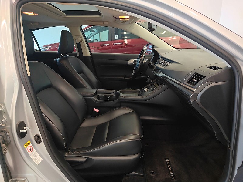 2015 Lexus CT Hybrid 200h Image 11 of 29