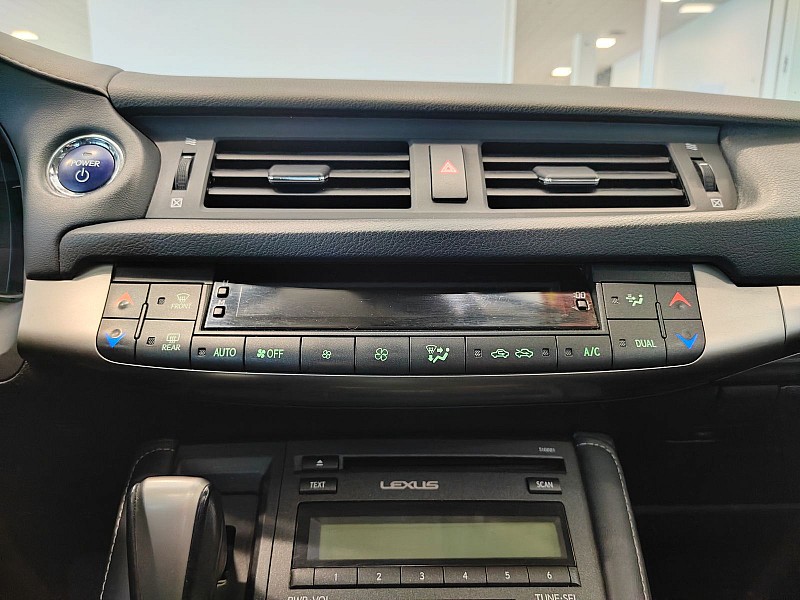 2015 Lexus CT Hybrid 200h Image 20 of 29