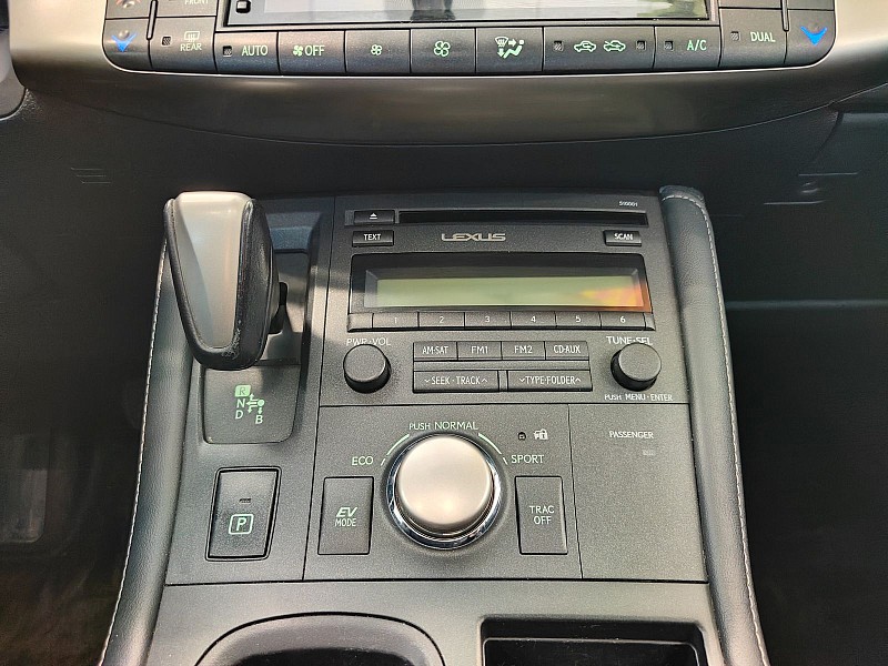 2015 Lexus CT Hybrid 200h Image 24 of 29