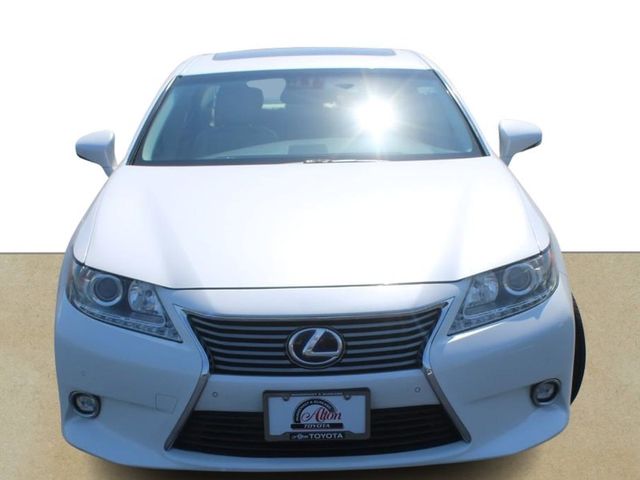 2015 Lexus ES Hybrid 300h Image 2 of 23