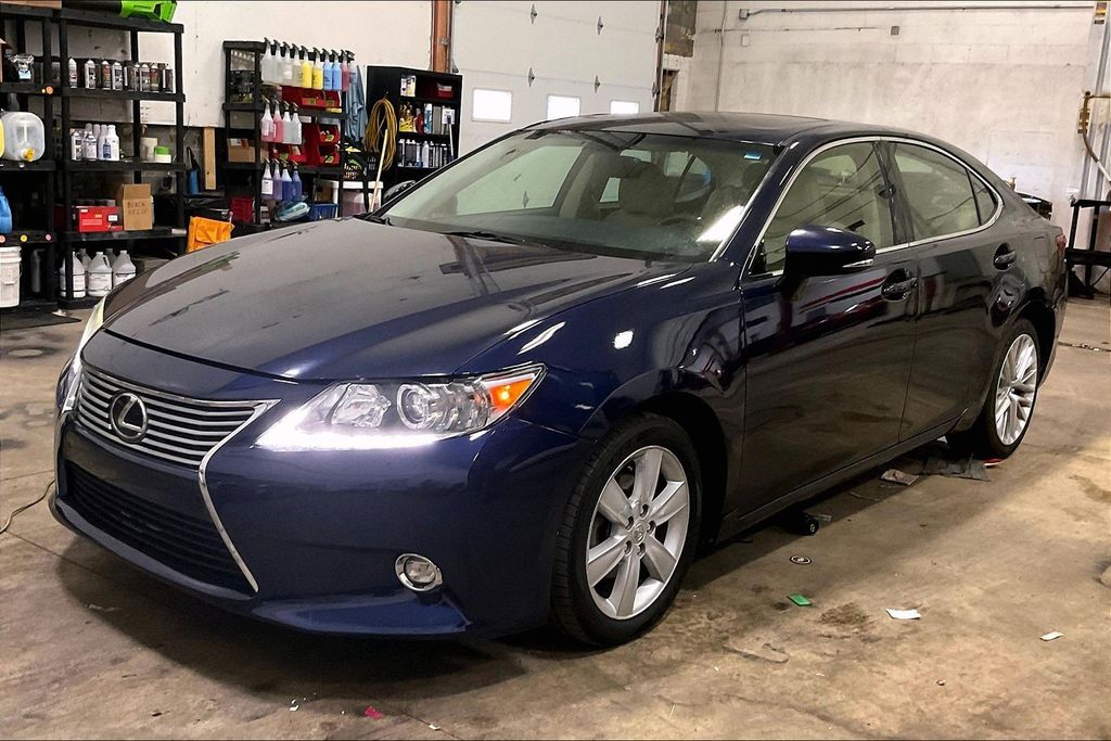 2015 Lexus ES 350 Image 2 of 23