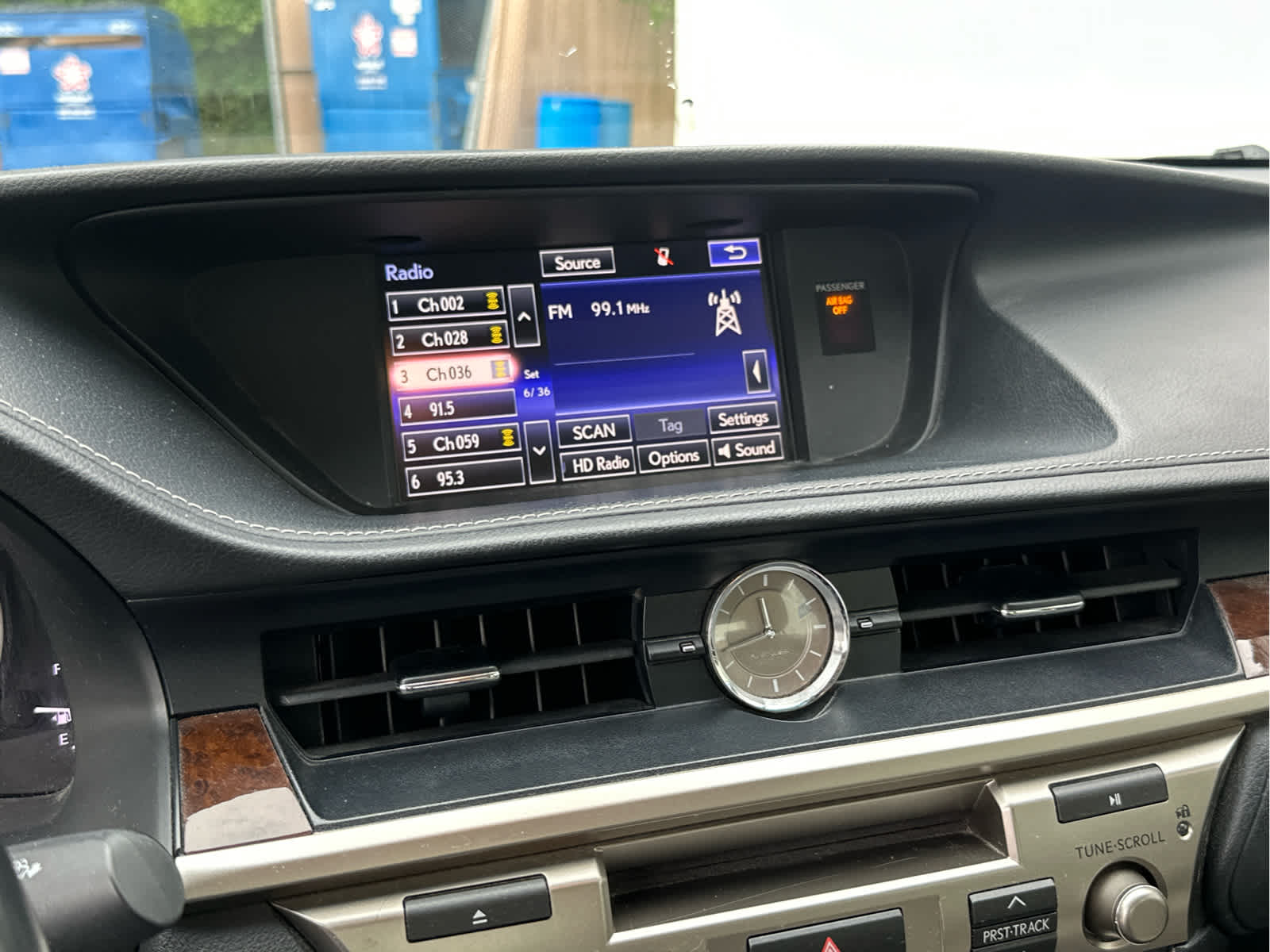 Vehicle image 32 of 47