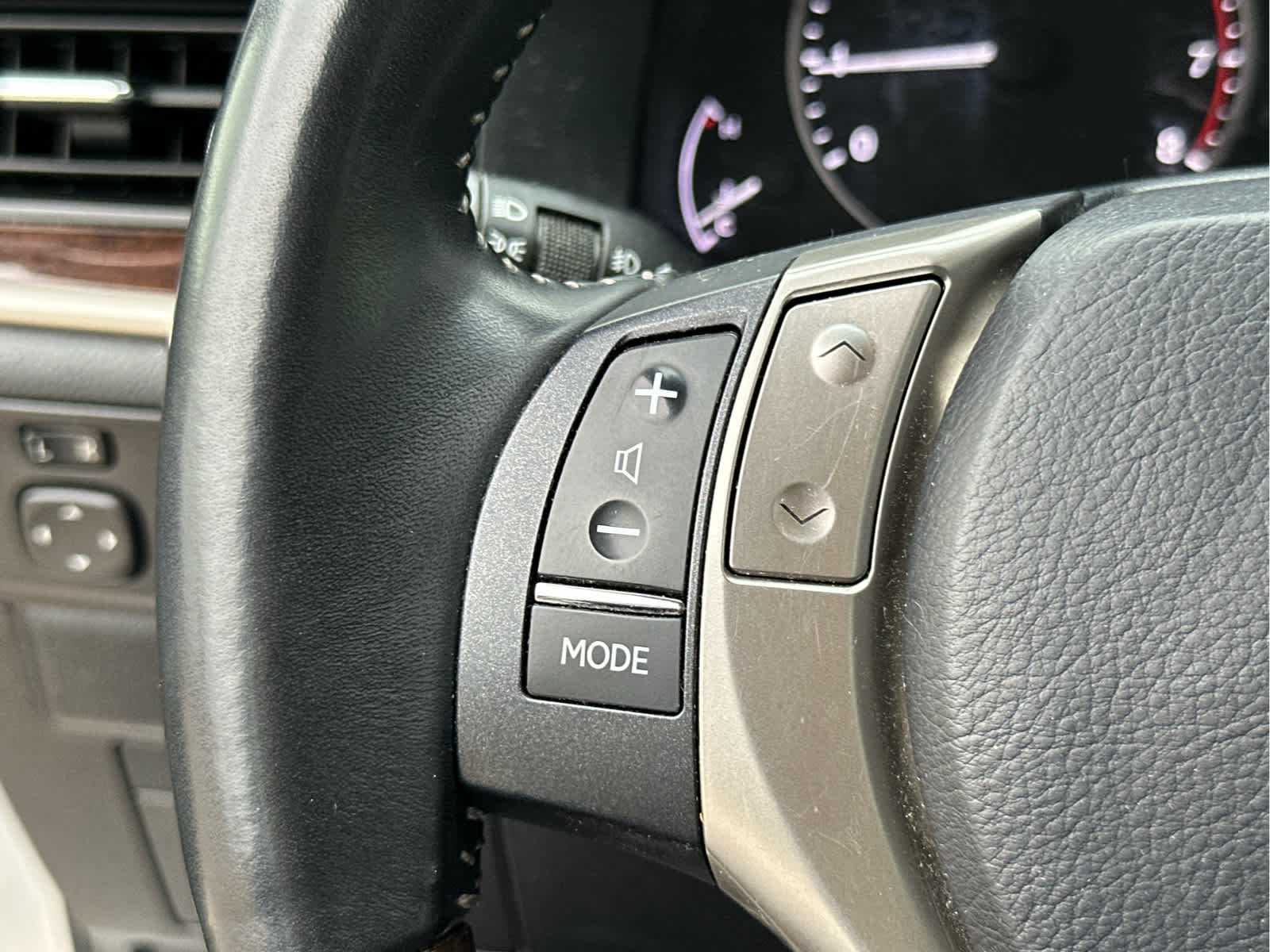 Vehicle image 27 of 47