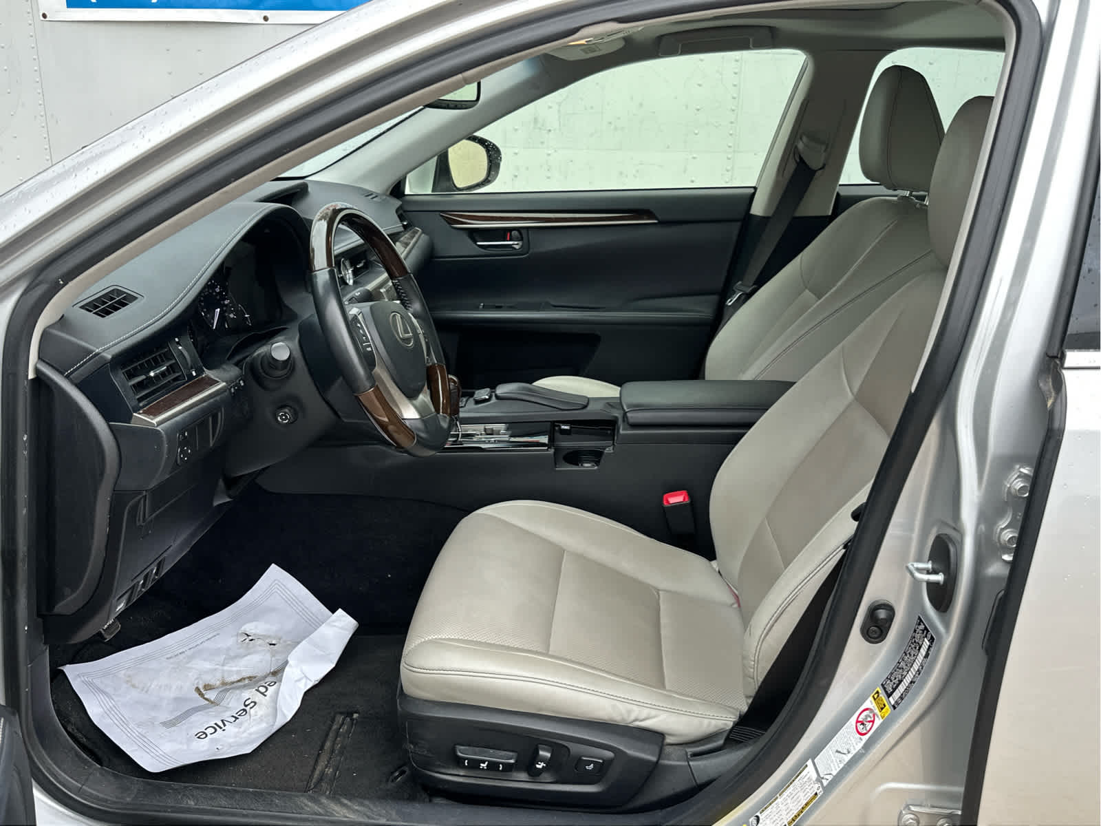 Vehicle image 23 of 47