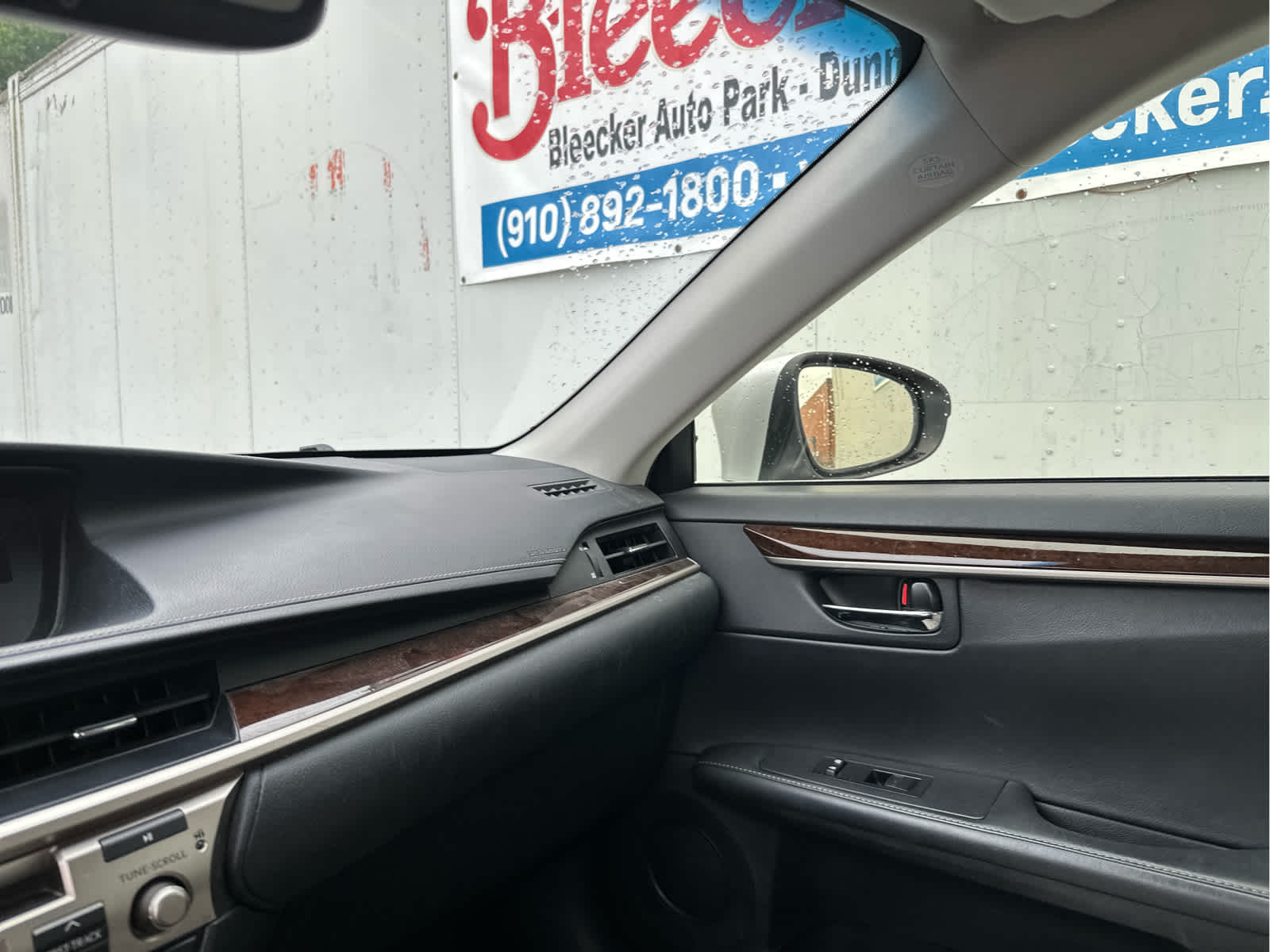 Vehicle image 40 of 47